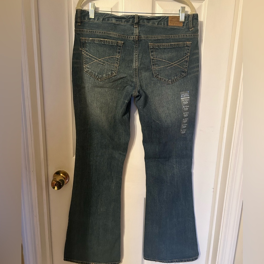 NWT Aeropostale Hailey Flare 11/12 Jeans in Classic Blue 33/31